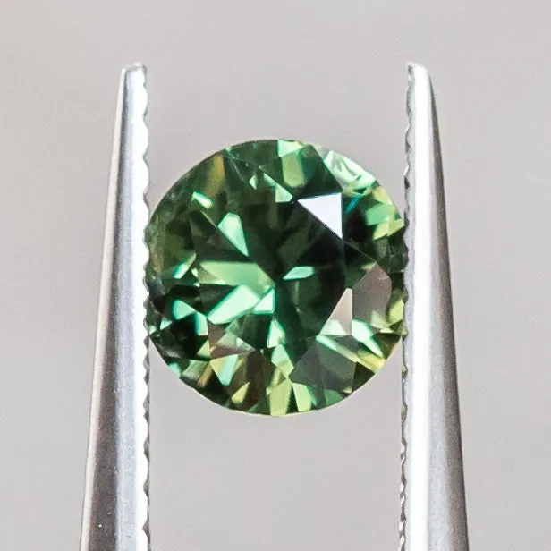 0.92CT ROUND NIGERIAN SAPPHIRE, SPRING GREEN, 5.98X3.51MM, UNTREATED