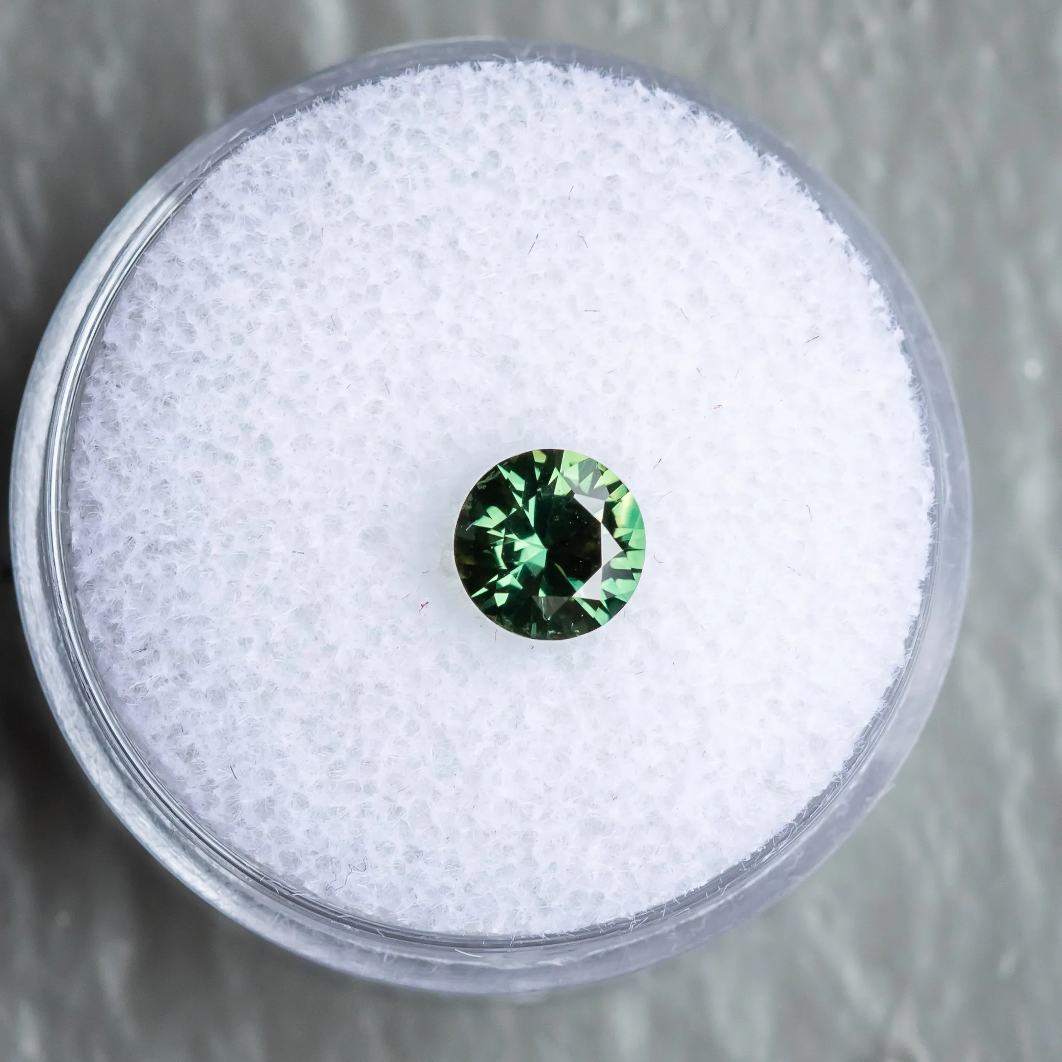 0.92CT ROUND NIGERIAN SAPPHIRE, SPRING GREEN, 5.98X3.51MM, UNTREATED