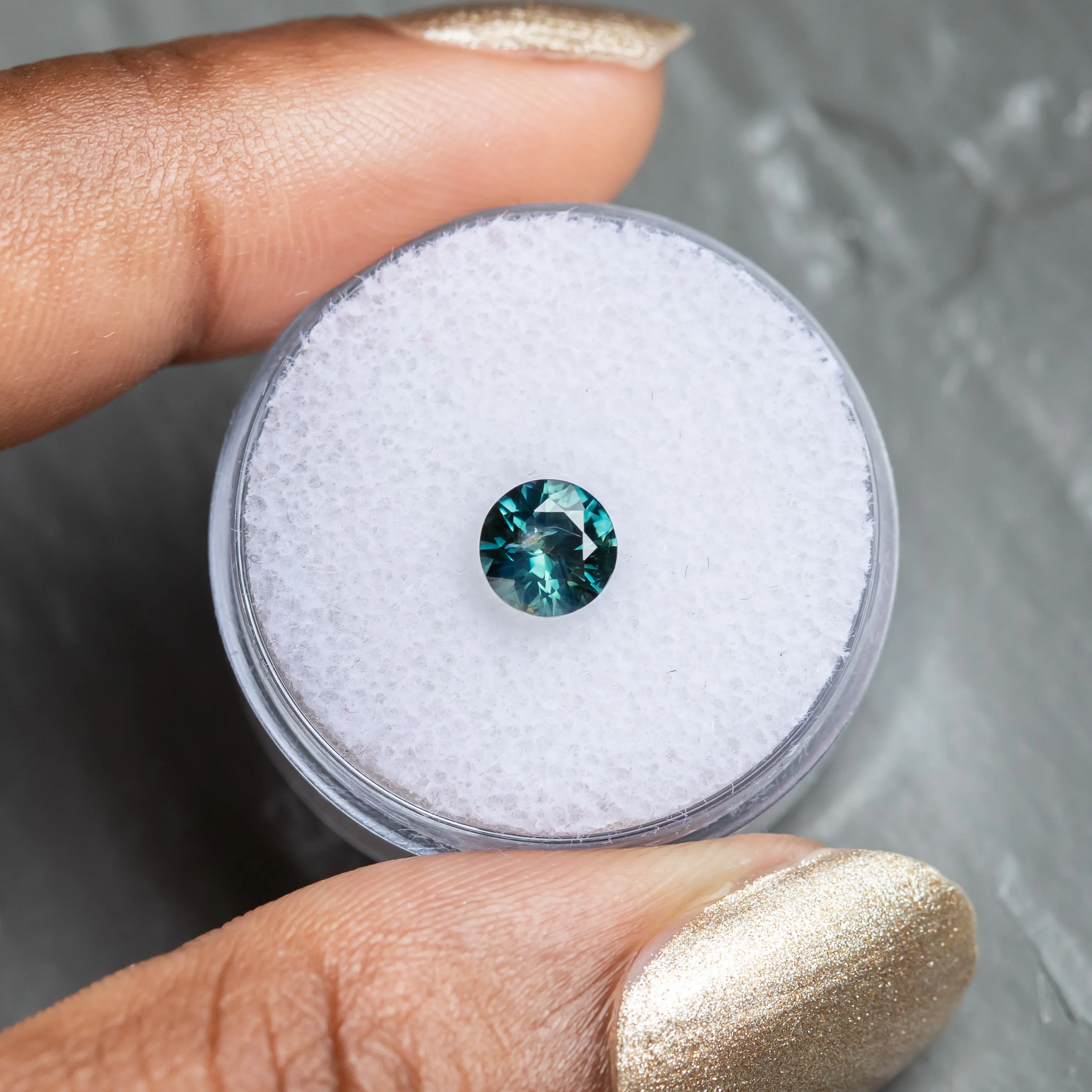 1.03CT ROUND NIGERIAN SAPPHIRE, TEAL BLUE GREEN, 6.02X3.83MM, UNTREATED