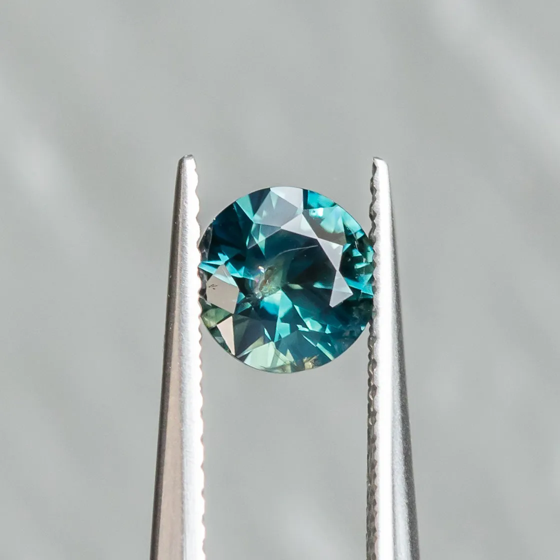 1.03CT ROUND NIGERIAN SAPPHIRE, TEAL BLUE GREEN, 6.02X3.83MM, UNTREATED