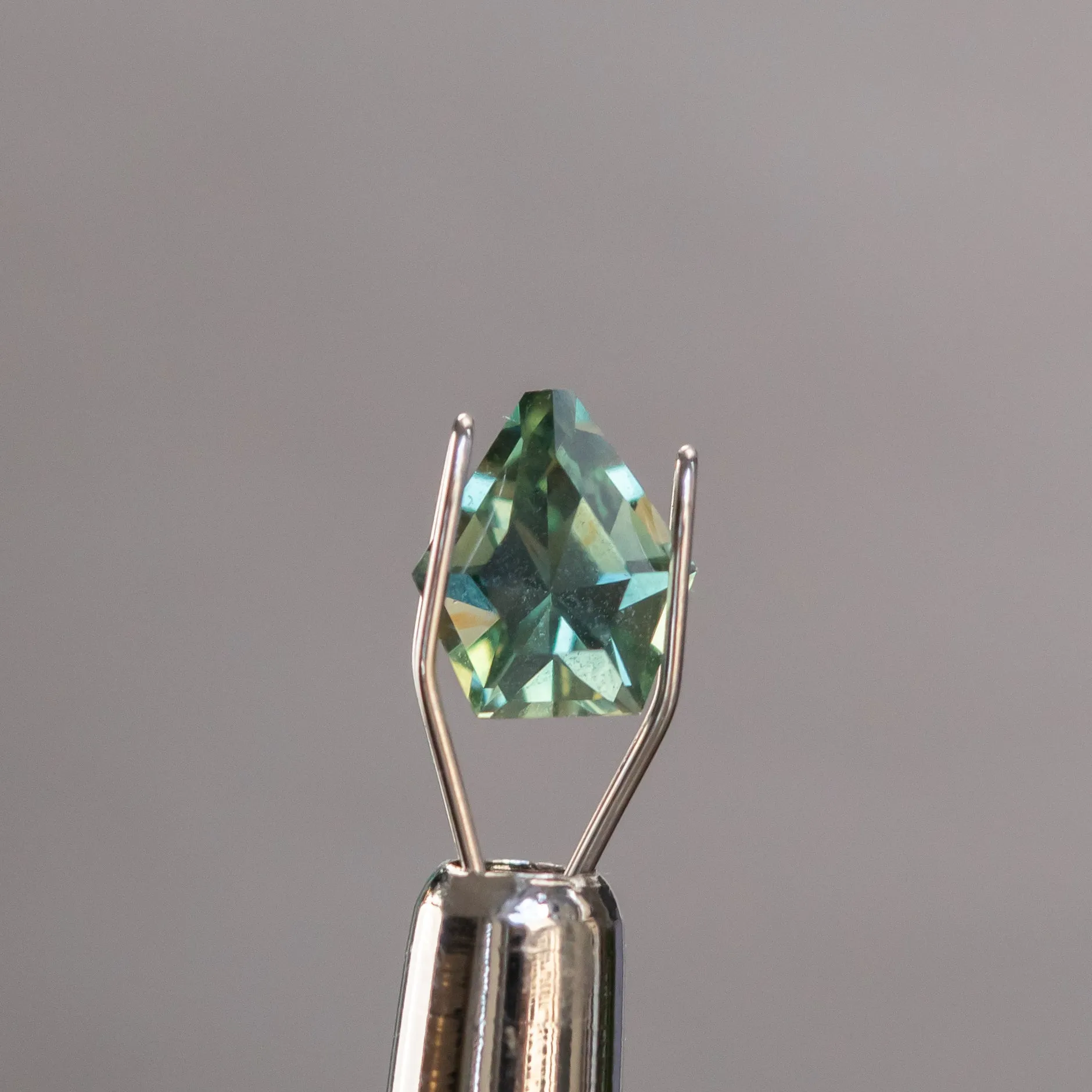 1.07CT GEO SHIELD MADAGASCAR SAPPHIRE, MINTY GREEN, 6.89X6.02X4.06MM, UNTREATED