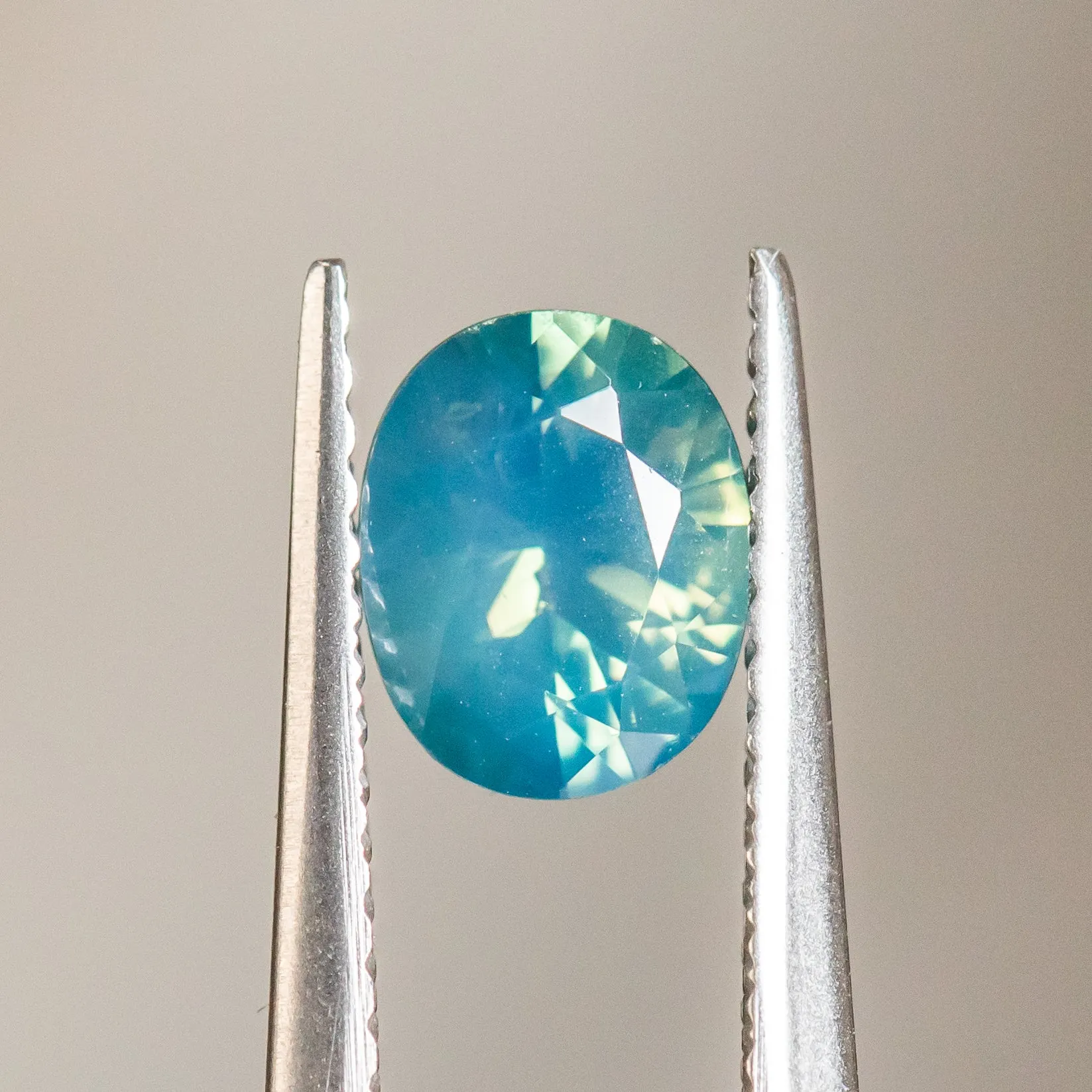 1.30CT OVAL GOMBE NIGERIAN SAPPHIRE, SILKY OPALESCENT TEAL, 6.98X5.66X4.02MM, UNTREATED