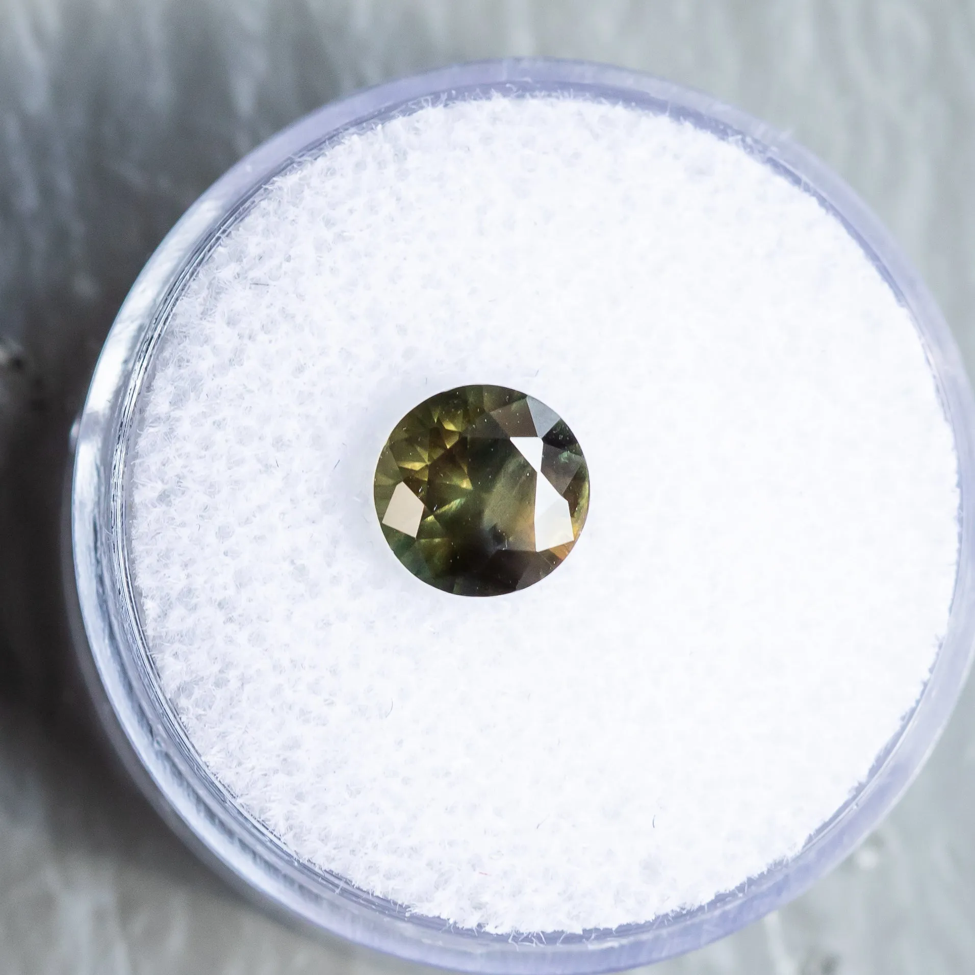 1.53CT ROUND NIGERIAN SAPPHIRE, COGNAC TO MOSS GREEN, 7.00X6.92MM, UNTREATED