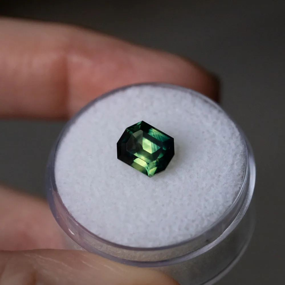 2.55CT OCTAGONAL AUSTRALIAN PARTI SAPPHIRE, UNTREATED, DEEP GREEN AND LIME GREEN, 7.88X6.54X5.09MM