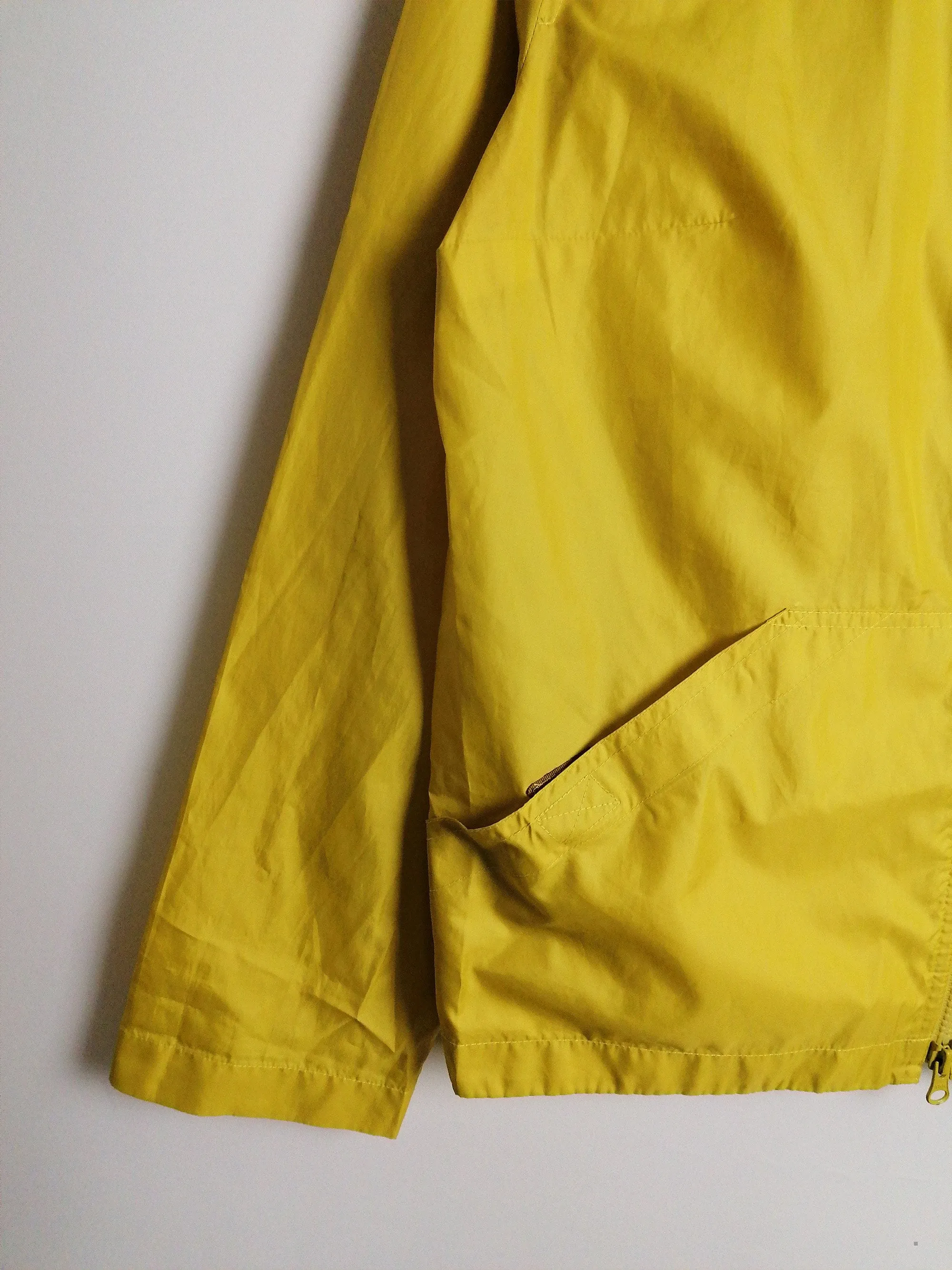 BETTY BARCLAY Y2K Paper-thin Windbreaker Chartreuse - size M-L / GB 16 / F 44