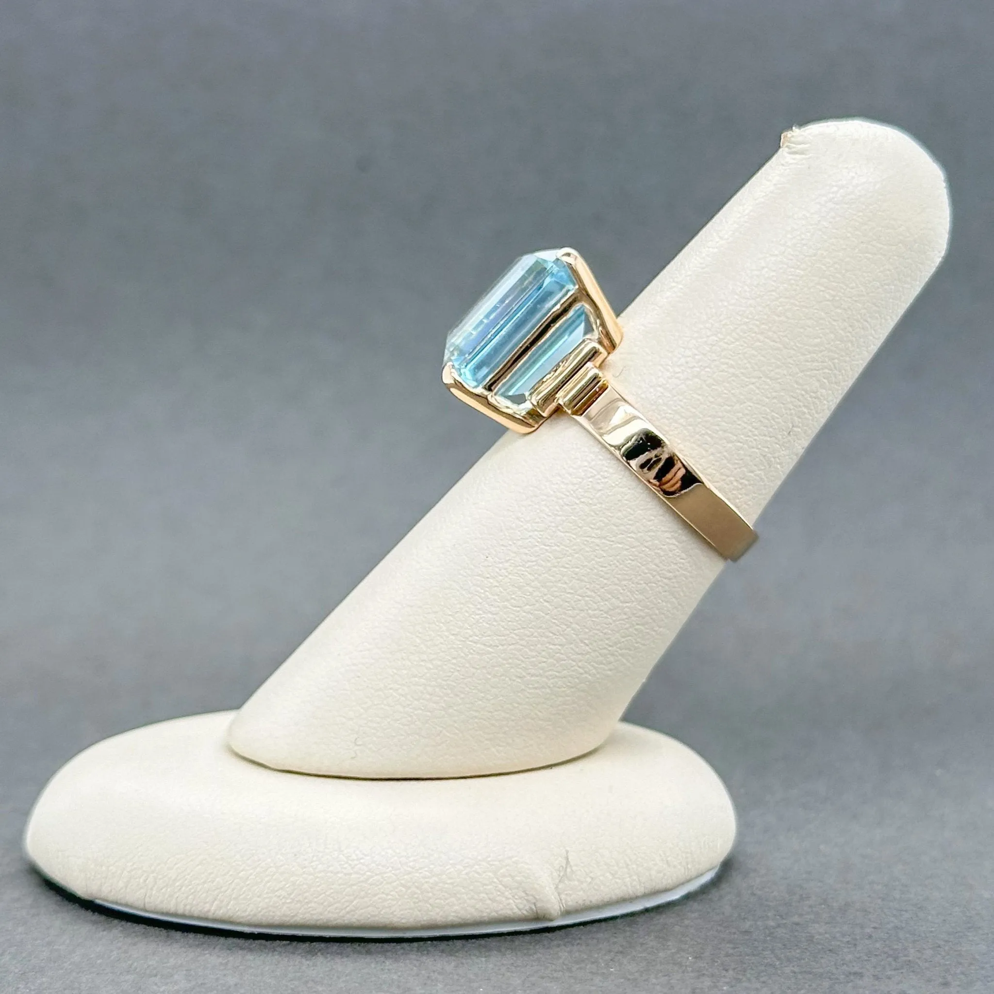 Estate 14K R Gold 8.99ct Aquamarine Cocktail Ring